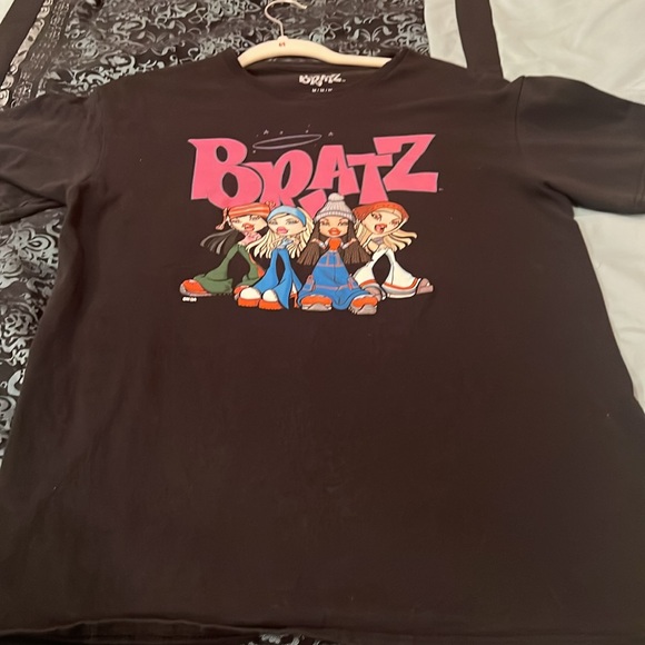 BRATZ GRAPHIC TEE, Black Graphic T-Shirt, nice , size medium - Picture 5 of 6